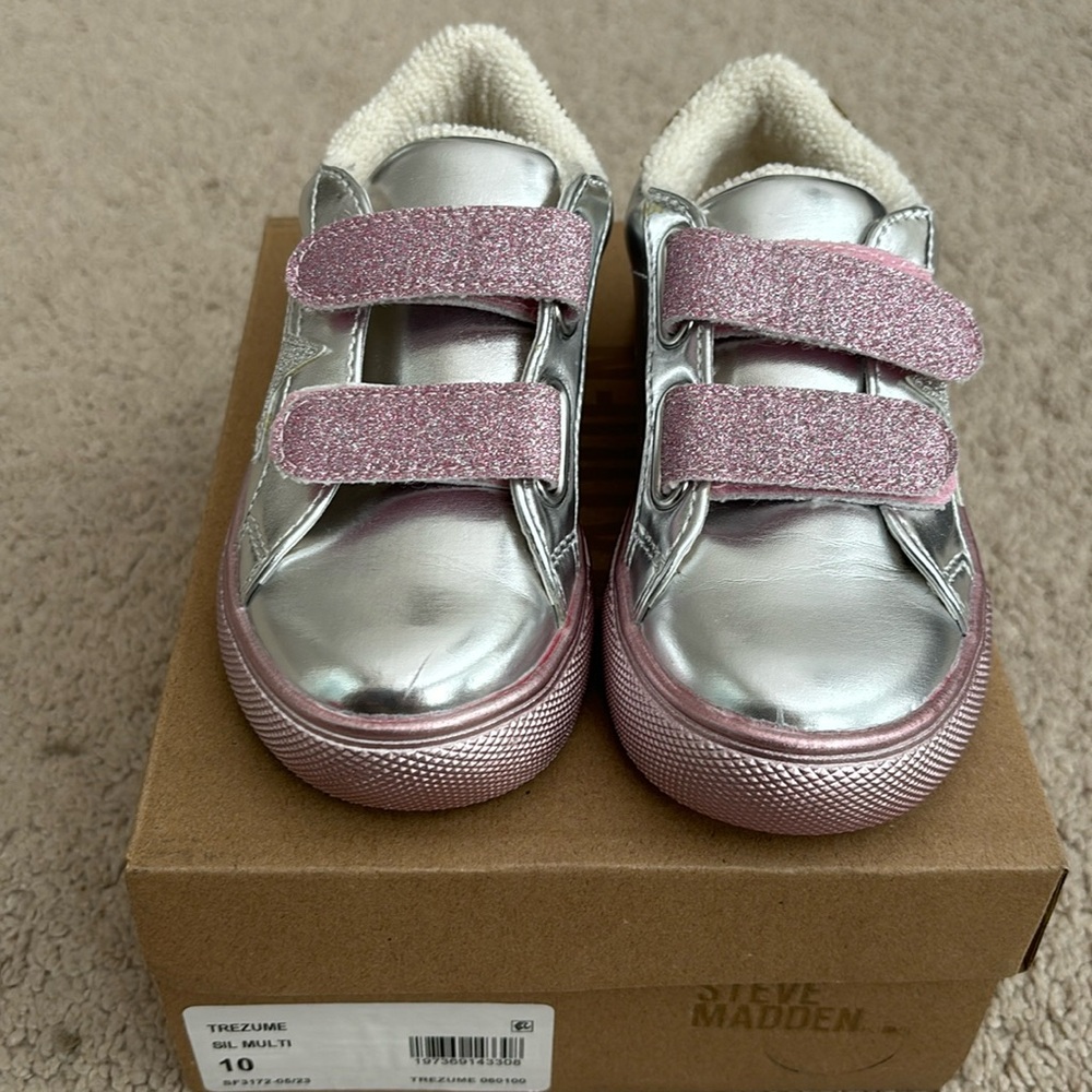 Steve Madden Sneakers.